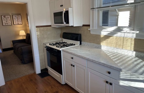 Norwood House | Hunter #1, Private One Bed near Xavier & Downtown