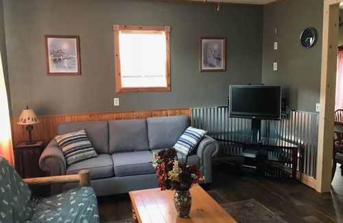 Hankinson Cabin | Hunter Friendly accommodations at the Flock-Stalker Lodge
