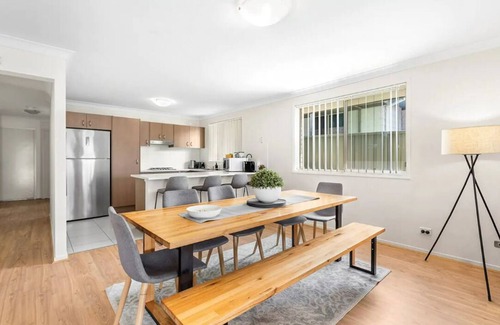 Cessnock House | Hunter Home with POOL/CINEMA ROOM/PING PONG