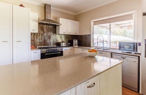 Broke House | Hunter Moon Country Hse | Hunter Valley Luxury Group Stay Firepit/Spa/EVCharger