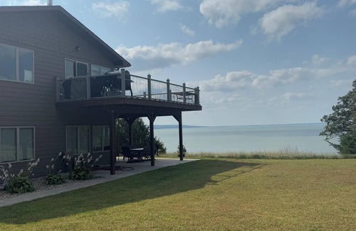 Crofton Cabin | Hunters and Outdoor lovers Charming 4-bedrm cabin/2400 sf lake house in Crofton
