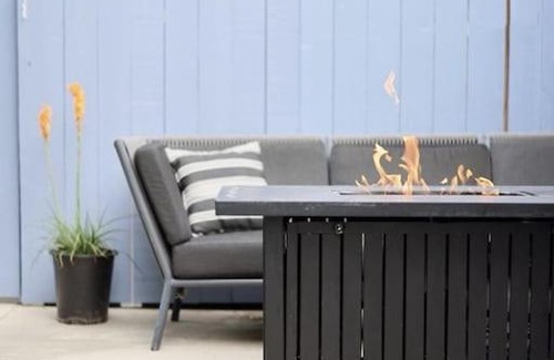Huntington Beach House | Huntington Beach Bungalow half mile to sand & pier in downtown HB