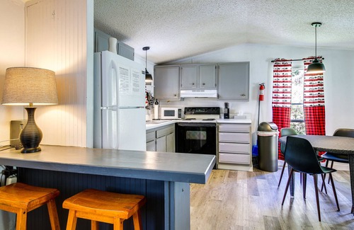 Winona Cabin | Huntsville Cabin w/ Fire Pit + Charcoal Grill!