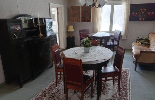 Oulainen House | Huoneita Pyrrön pirtissä