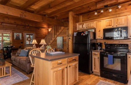 Deep Gap Cabin | Hurricane Hideaway*Hot Tub*Game Rm*Views*PetsOK