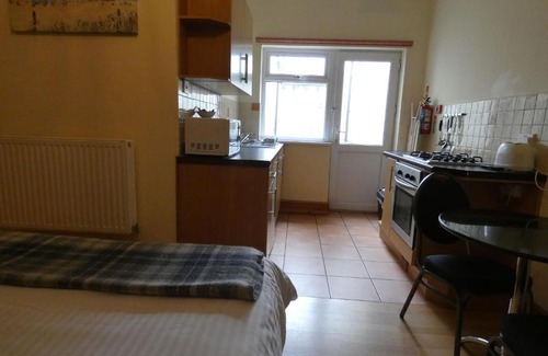 Uplands Bed & Breakfast | Hurst Dene Aparthotel