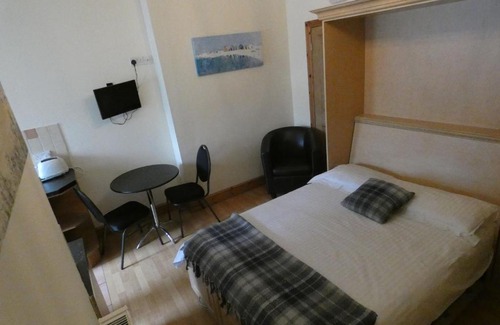 Uplands Bed & Breakfast | Hurst Dene Aparthotel
