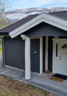 Skjaak House | Hus i flott natur.