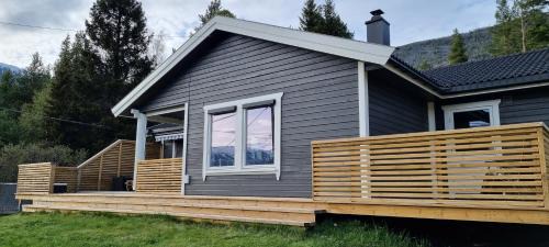 Skjaak House | Hus i flott natur.