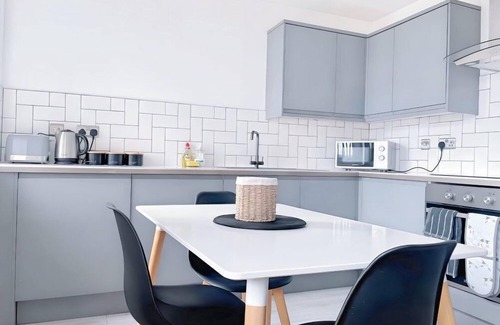 Hull Old Town Apartment | HushHavenHull-SLEEP 4| Wifi+Netflix| SnookerTable