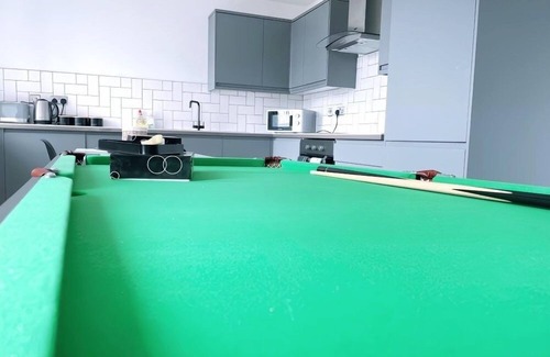 Hull Old Town Apartment | HushHavenHull-SLEEP 4| Wifi+Netflix| SnookerTable