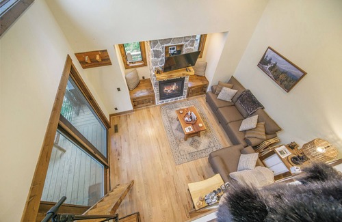 Banner Elk House | Husky Hideaway - Mountain views, Pet-friendly, Wi-Fi, and King Bed.