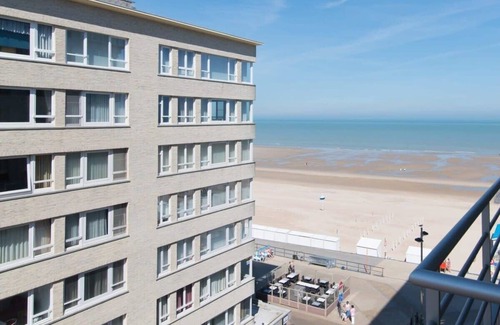 Middelkerke Apartment | Huswell - Apartment with sideways sea view