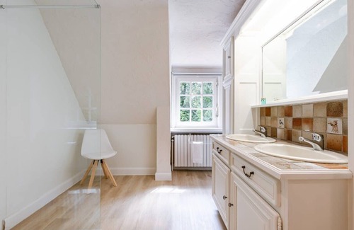 Jabbeke House | Huswell - Authentic Villa 'Amore' located near Bruges