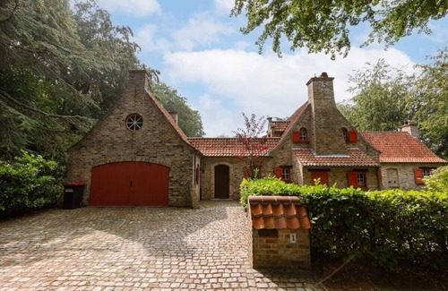 Jabbeke House | Huswell - Authentic Villa 'Amore' located near Bruges