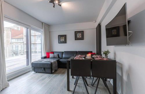 Heist Apartment | Huswell - Spacious Sunny Apartment with Huge Terrace