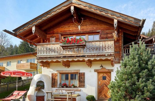 Hundsdorfl Apartment | Hut for 8-12 people (4 bedrooms, 4 bathrooms, 5 toilets) - Almdorf Flachau and Promi Alm