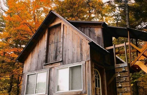 Barton Cabin | Hut on the Hill at Mountain Pines Vacation Rentals