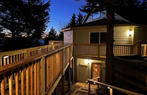 Snowshoe Ski Chalet | Hutch 1- 2 Min Walk to Slopes, Great Mountain View