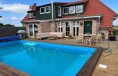 Ostermarsch House | Huus an`t Diek, Luxus in Deichnähe, Erdgeschosswohnung mit Pool, Nähe Norddeich
