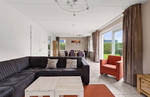 Heinkenszand Resort | HVZ Narcis 10p - Four Bedroom Resort, Sleeps 10