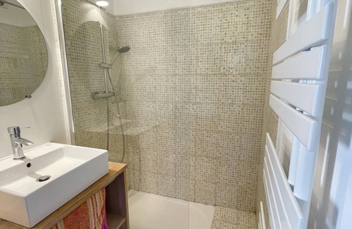 Hyeres City Centre Apartment | Hyères and its palm trees