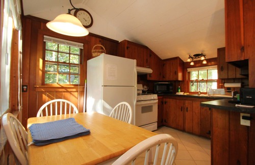 Hyannis Port House | Hyannis Port Cottage with Access to 3 Beautiful Ocean Beaches!