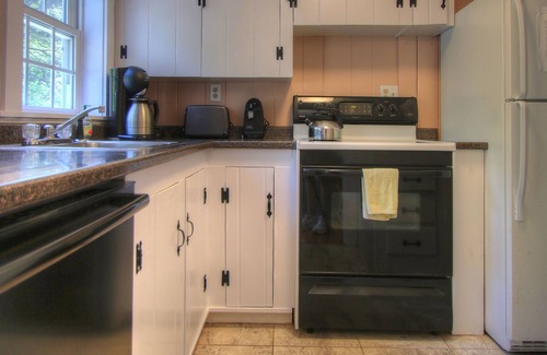 Hyannis Port House | HyannisPort 2BR Cottage w/King and Queen Beds. 5-min walk to 3 Ocean Beaches!