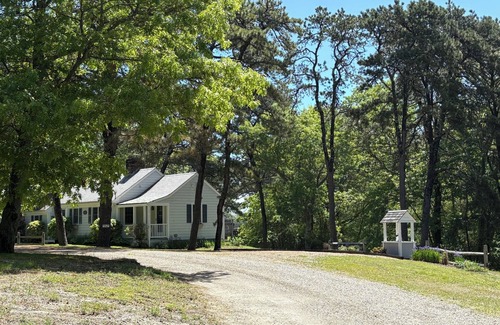Hyannis Port House | HyannisPort 2BR Cottage w/King and Queen Beds. 5-min walk to 3 Ocean Beaches!