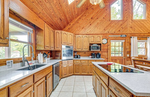 Semora Cabin | Hyco Lake Escape w/Deck & Dock: Families Welcome!