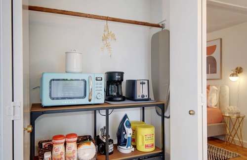 Hyde Park House | Hyde Park Guesthouse w/Parking & Private Entry