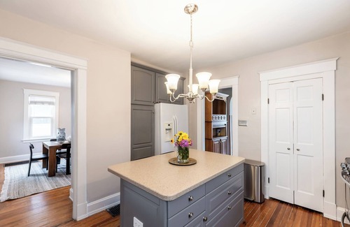 Hyde Park House | Hyde Park Lodge - Sleeps 18! Amazing home, centrally located, don't lose out!