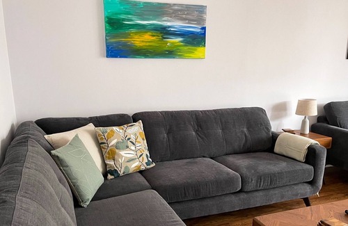 Westbourne House | Hydeaway Holiday Home - 3 bed house with parking, sleeps up to 7