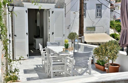 Hydra Villa | Hydra's Pearl *Brand new* at the heart of Hydra