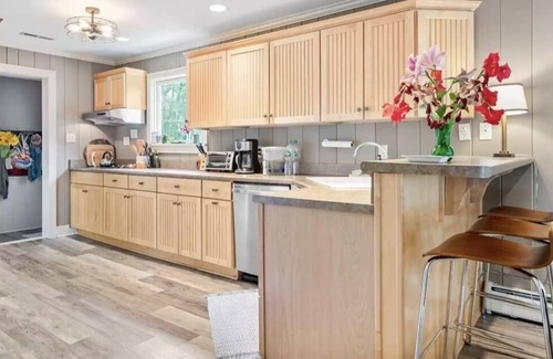 Enchanted Hills Cottage | Hydrangea House-Wawasee Channel Cottage - Relax & Play