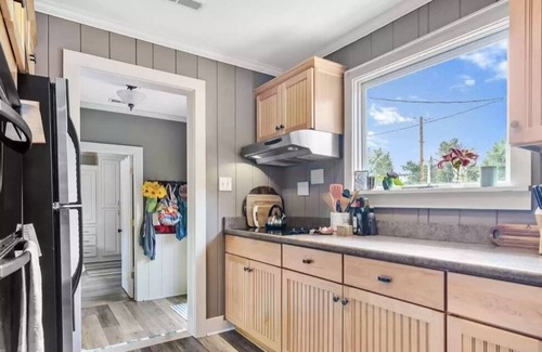 Enchanted Hills Cottage | Hydrangea House-Wawasee Channel Cottage - Relax & Play