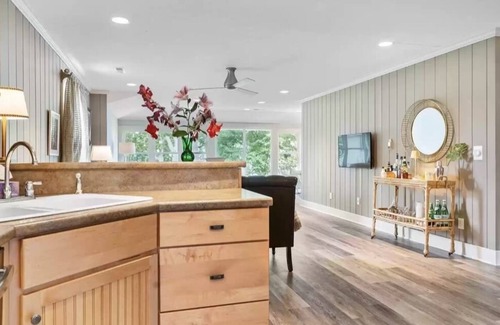 Enchanted Hills Cottage | Hydrangea House-Wawasee Channel Cottage - Relax & Play