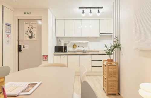 Jongno Apartment | Hyehwamun Myeongdong Stay, 3 min to Naksan Park, 8 min to DDP, 10 min to Gyeongbokgung, Daehak-ro, place for 6p