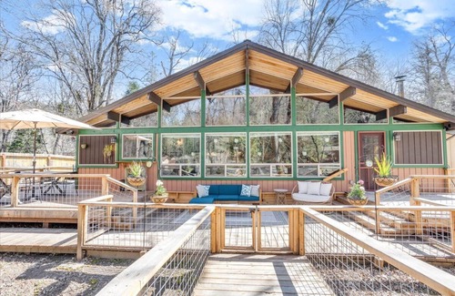 Mono Vista Cabin | Hygge A-Frame Getaway
