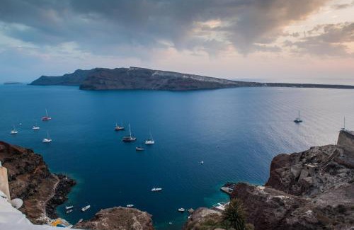 Oia Villa | Hyperion Oia Suites