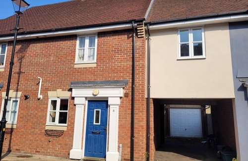 Colchester House | Hythe House – Stylish 3BR Stay Close to Colchester Centre & Transport