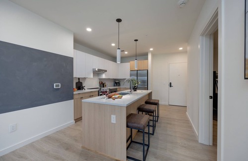 The Gulch House | Hyve - Lush Plush - Pool & Gym - Walk to Broadway