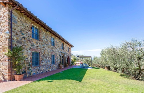 Vorno Villa | I Concari - Four Bedroom Villa, Sleeps 8