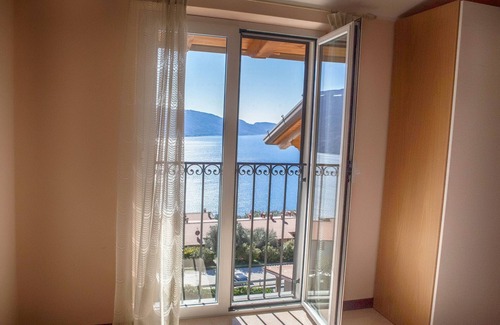Oldesio Apartment | I Fiori - Theater Home, in the historic center with marvellous lake view