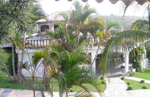 Aluminio Villa | I'm renting a farm with a waterslide, three swimming pools and plenty of space for leisure. Check it out!