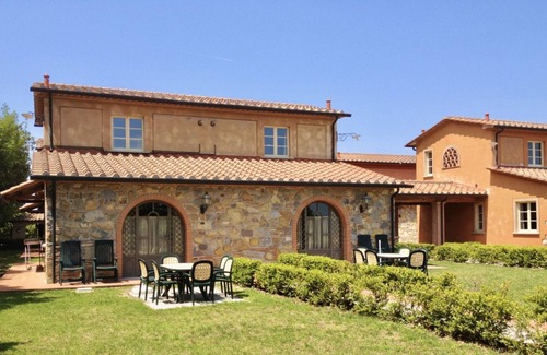 Monteverdi Marittimo Apartment | I Piastroni Three-room apartment in residence with pool