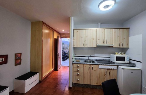 Loza Apartment | I study in the field.