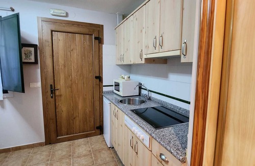 Loza Apartment | I study in the field.