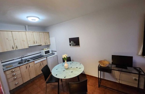 Loza Apartment | I study in the field.