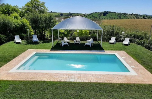 Citta Sant'Angelo Apartment | I Tre Laghi Sant' Agnese - Rustic with pool, aircon